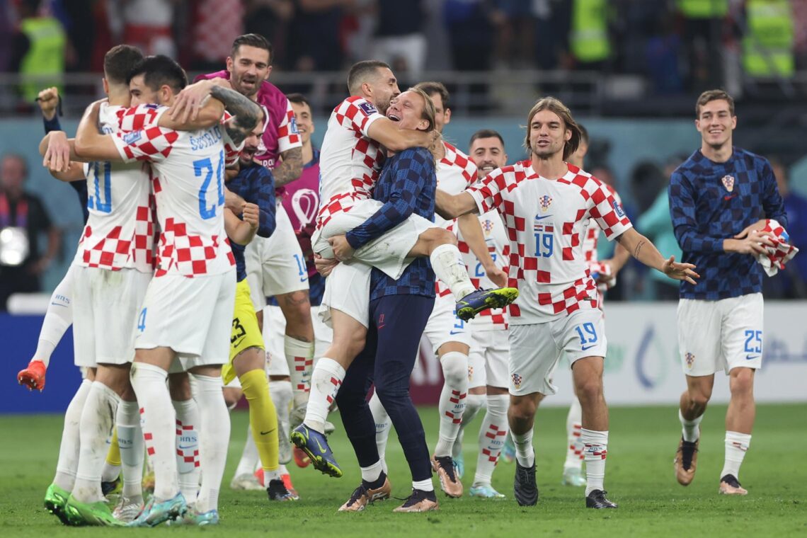 Croacia celebra el bronce en Qatar 2022. (Foto: EFE / EPA / Tolga Bozoglu)