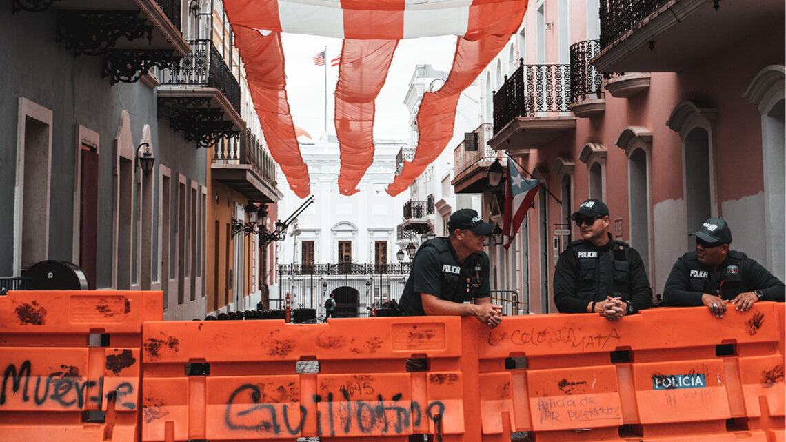 Al fondo, La Fortaleza. (Foto: Tasha Jolley / Unsplash)