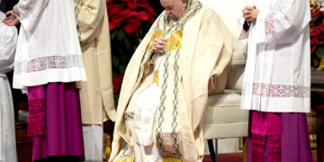 El papa Francisco asiste a la misa de Año Nuevo el 1 de enero de 2023, en la basílica de San Pedro, en el Vaticano. (Foto: Andrew Medichini | AP)