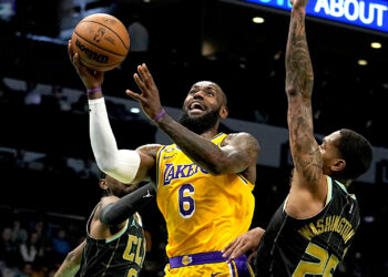 El alero de los Lakers de Los Ángeles, LeBron James. (Foto: Chris Carlson | AP)
