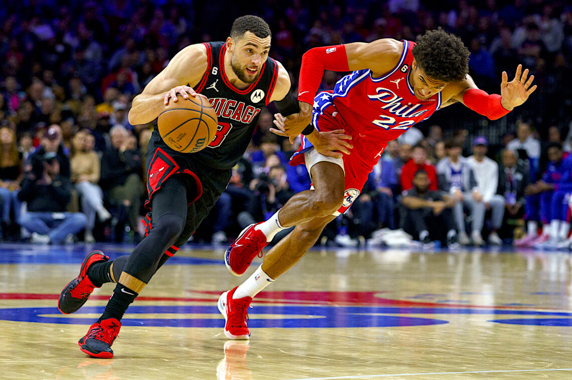 Zach LaVine, (izquierda), de los Bulls de Chicago. (Foto: Chris Szagola | AP)