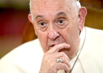 El papa Francisco habla durante una entrevista con The Associated Press en el Vaticano, el martes 24 de enero de 2023. (Foto: Andrew Medichini | AP)