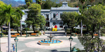 Plaza pública de Juana Díaz (Foto: Michelle Estrada Torres, archivo)
