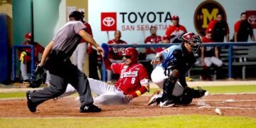Luis Vázquez, de los Criollos de Caguas, anota carrera en la Semifinal A de la LBPRC. (Foto: LBPRC Media)