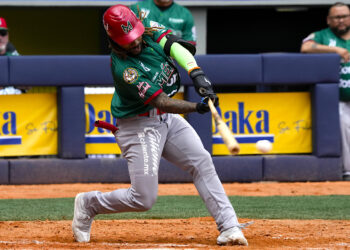 El jardinero de México, Justin Dean conecta un sencillo frente a República Dominicana en la Serie del Caribe que se realiza en Caracas, Venezuela el jueves 2 de febrero del 2023. (Foto: Fernando Llano | AP)