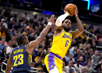 El alero de los Lakers de Los Ángeles, LeBron James. (Foto: Michael Conroy | AP)