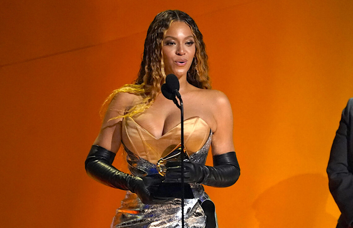 Beyonce recibe el premio a mejor álbum de música dance o electrónica por "Renaissance" en la 65a entrega anual del Grammy el domingo 5 de febrero de 2023, en Los Angeles. (Foto: Chris Pizzello | AP)