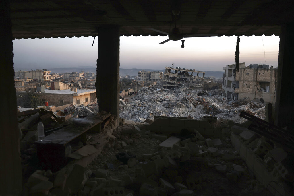 Edificios derrumbados en la provincia de Alepo, Siria, el 9 de febrero de 2023. (Foto: Ghaith Alsayed / AP)