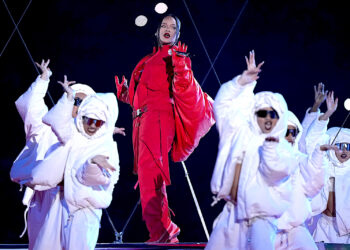 Rihanna durante su presentación en el espectáculo de medio tiempo del Super Bowl 57, en Glendale, Arizona. (Foto: Brynn Anderson | AP)