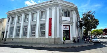 El Banco Municipal de Ponce está ubicado en el edificio sede del otrora Scotiabank y Proscenium, el mismo que ahora alberga las oficinas municipales de Desarrollo Económico y Turismo. (Foto: Omar Alfonso | La Perla del Sur)
