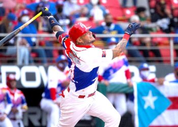 Yadier Molina es el único jugador de posición en ser elegido dos veces en el equipo ideal del Clásico Mundial. (Foto: Carlos Ramírez | EFE, archivo)