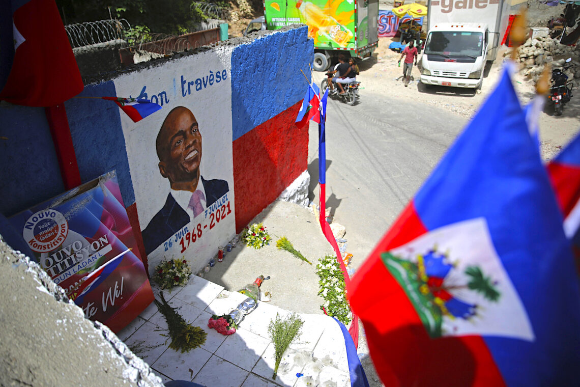 Un mural con el retrato del difunto presidente Jovenel Moïse adorna una pared en el vecindario Kenscoff de Puerto Principe. (Foto: Odelyn Joseph | AP, archivo)