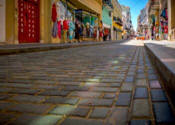 Calle Fortaleza en el Viejo San Juan. (Foto suministrada)