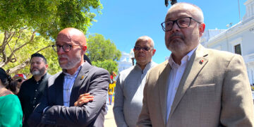 Jorge Figueroa, director municipal de Cultura, y Luis Irizarry Pabón, alcalde de Ponce. (Foto: Michelle Estrada Torres / La Perla del Sur)