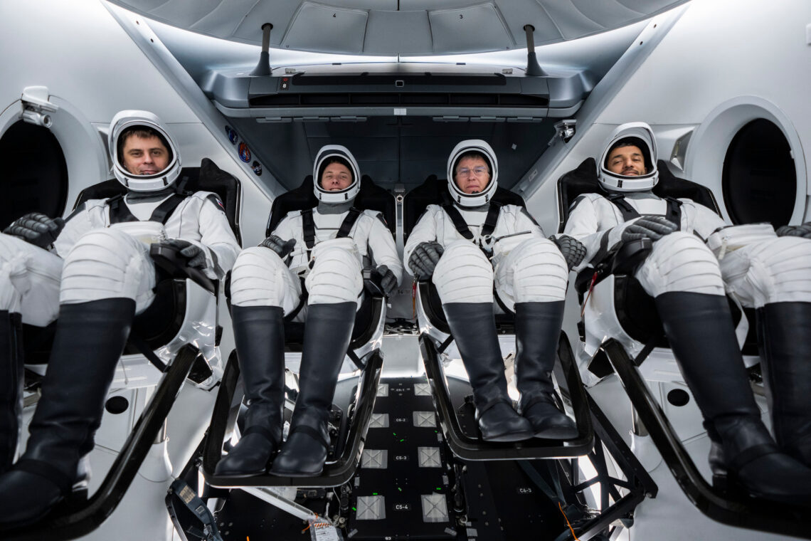 Andrey Fedyaev, Warren Hoburg, Stephen Bowen y Sultan Alneyadi, tripulantes de la Crew-6. (Foto: SpaceX)
