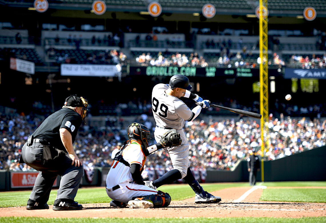 Aaron Judge pega jonrón por los Yankees de Nueva York ante los Orioles. (Foto: Steve Ruark | AP)