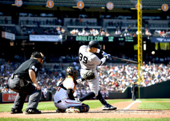 Aaron Judge pega jonrón por los Yankees de Nueva York ante los Orioles. (Foto: Steve Ruark | AP)