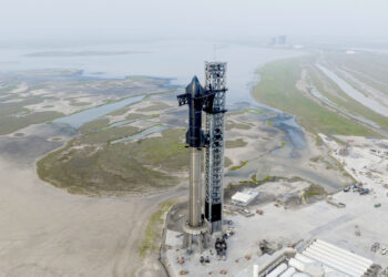 Cohete Starship en su sitio de lanzamiento en Boca Chica, Texas. (Foto: SpaceX vía AP)