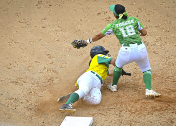 Las Juanas de la UPR Mayagüez disputan el campeonato del sóftbol de la LAI con las Tigresas de la Inter. (Foto suministrada)