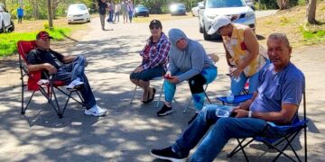 Residentes del sector San Germán e integrantes del Campamento contra las cenizas de Peñuelas en desobediencia civil. (Foto suministrada / Víctor Alvarado Guzmán)