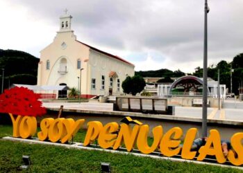 Plaza pública de Peñuelas. (Foto: Facebook / Municipio de Peñuelas)