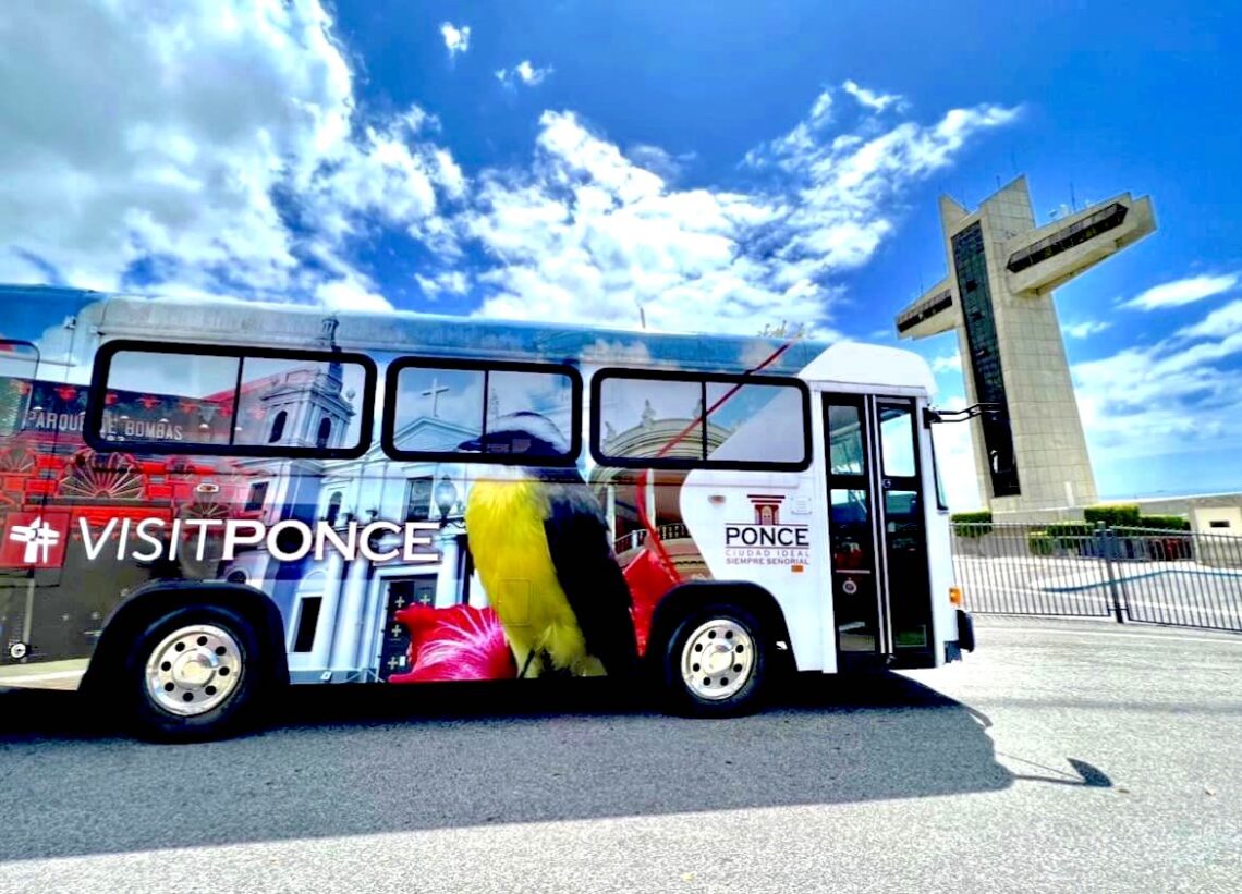 Trolley turístico de Ponce en la Cruceta del Vigía. (Foto: Municipio de Ponce)