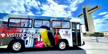 Trolley turístico de Ponce en la Cruceta del Vigía. (Foto: Municipio de Ponce)