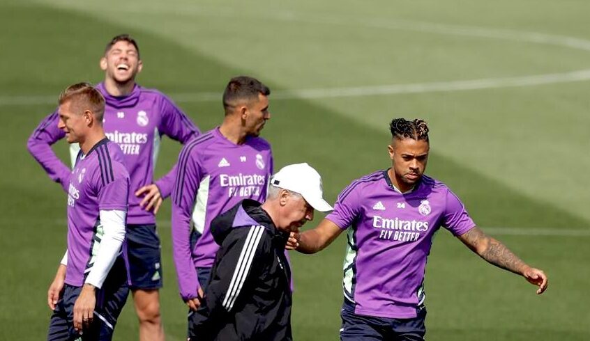 Entrenamiento del Real Madrid este viernes en Valdebebas. (Foto: EFE / Javier Lizón)