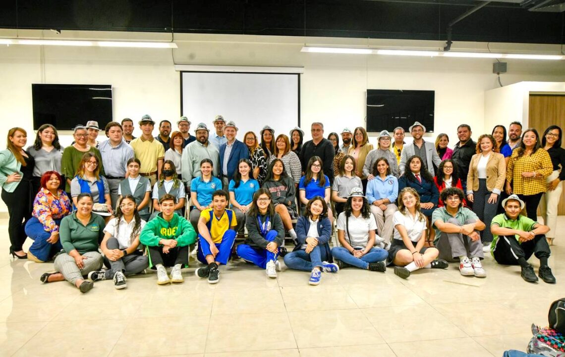 Participantes en la Feria Internacional de Ciencias e Ingeniería 2023. (Foto suministrada)