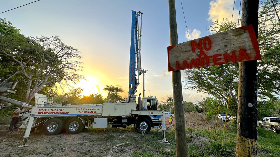Construcción de torre de telecomunicaciones en el sector San Germán del barrio Indios. (Foto: Michelle Estrada Torres / La Perla del Sur)