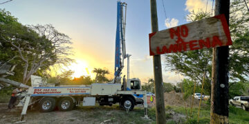 Construcción de torre de telecomunicaciones en el sector San Germán del barrio Indios. (Foto: Michelle Estrada Torres / La Perla del Sur)