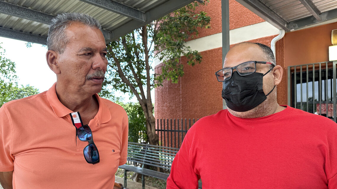 Jimmy Borrero Costas y Manuel Díaz Pérez. (Foto: Michelle Estrada Torres/La Perla del Sur)