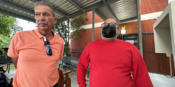 Jimmy Borrero Costas y Manuel Díaz Pérez. (Foto: Michelle Estrada Torres/La Perla del Sur)