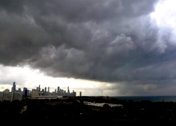 Nubes de tormenta se desplazan sobre el centro de Chicago y el vecindario Bronzeville el miércoles 12 de julio de 2023. (Foto: Charles Rex Arbogast / AP)
