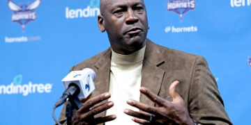 Michael Jordan, dueño de los Hornets de Charlotte. (Foto: Chuck Burton / AP, archivo)