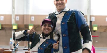 Yarimar Mercado y Gustavo Enríquez, medallistas de bronce en la modalidad de rifle de aire 10 metros mixto. (Foto: COPUR)