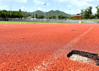 “Se van a afectar disciplinas en el área, pero no tenemos alternativa. Tenemos que reparar la pista”, adelantó el alcalde Ramón Hernández Torres. (Foto: Michelle Estrada / La Perla del Sur)