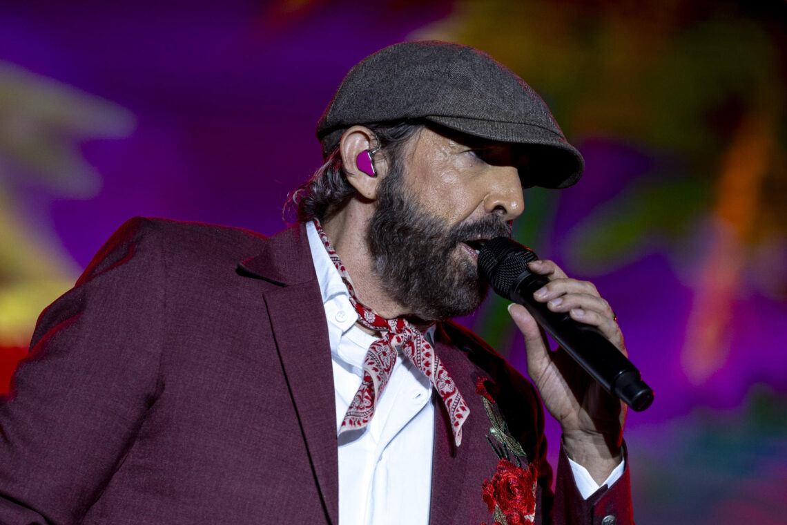 El músico y cantante dominicano, Juan Luis Guerra, durante su actuación en el Festival Río Babel en Madrid. (Foto: EFE/Daniel González.