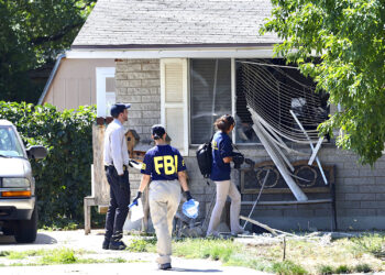 Oficiales del FBI investigan la escena donde hubo un tiroteo en Provo, Utah, el 9 de agosto de 2023. (Foto: Laura Seitz / The Deseret News vía AP)