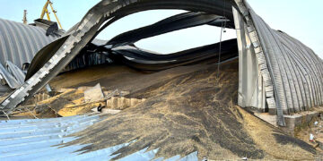 Un granero destruido en un ataque de dron ruso en un puerto del Danubio, cerca de Odesa.(Foto: Oficina de prensa de la administración regional de Odesa via AP)