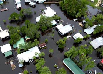 Viviendas rodeadas por inundaciones en Steinhatchee, Florida, el miércoles 30 de agosto de 2023, tras el paso del huracán Idalia. (Foto: Daniel Kozin / AP)