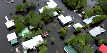 Viviendas rodeadas por inundaciones en Steinhatchee, Florida, el miércoles 30 de agosto de 2023, tras el paso del huracán Idalia. (Foto: Daniel Kozin / AP)