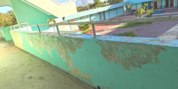 Escuela José Robles Otero, Toa Baja (Foto: AMPR)