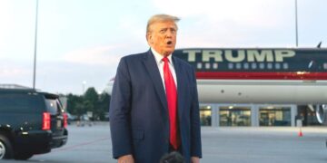 El expresidente Donald Trump en el Aeropuerto Internacional Hartsfield-Jackson de Atlanta el 24 de agosto de 2023. (Foto: AP/Alex Brandon)