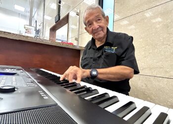 No hay nada más fuerte que el corazón de un voluntario, ni pianista más sensible que Juan Carlos Villarini. (Foto: Omar Alfonso)