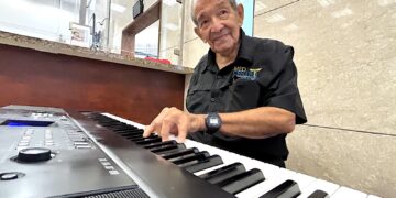 No hay nada más fuerte que el corazón de un voluntario, ni pianista más sensible que Juan Carlos Villarini. (Foto: Omar Alfonso)