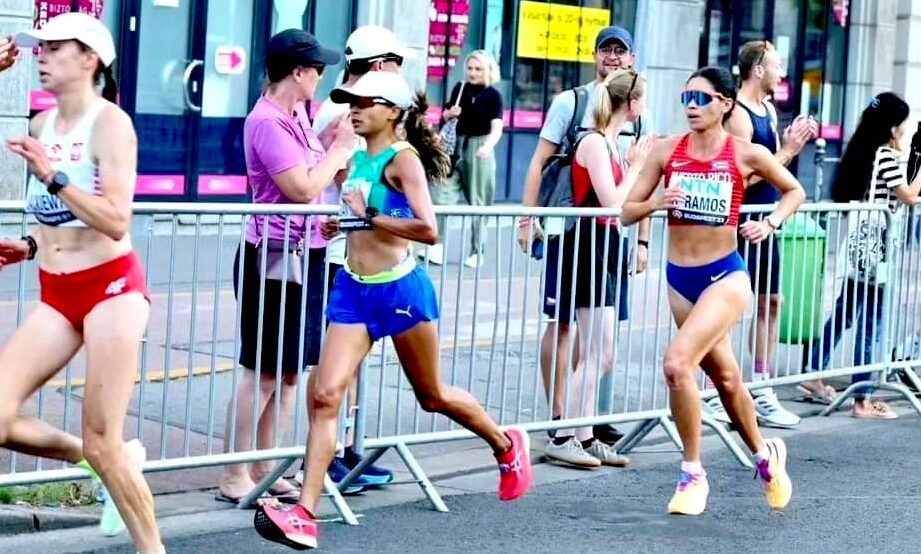 Beverly Ramos en el maratón del Mundial de Atletismo de Budapest. (Foto tomada del Facebook de Beverly Ramos / Fernando Neris)