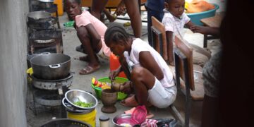 Campamento improvisado en Puerto Príncipe. (Foto: EFE / Johnson Sabin)