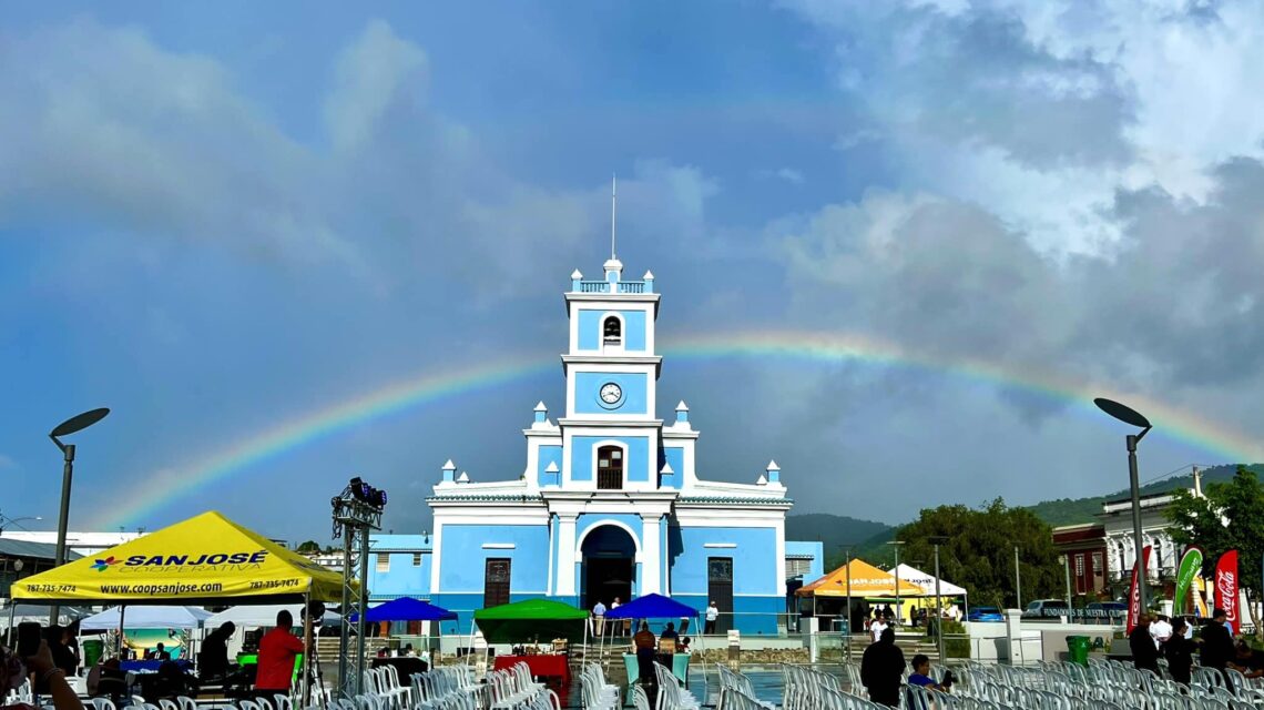 Plaza pública de Cayey. (Foto: Facebook / Cayey Ciudad Verde)
