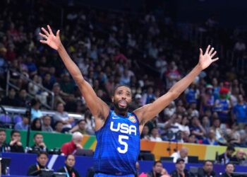 El delantero estadounidense Mikal Bridges (5) durante el partido contra Italia por el Mundial de baloncesto, el martes 5 de septiembre de 2023 en Manila. (Foto: AP/Michael Conroy)